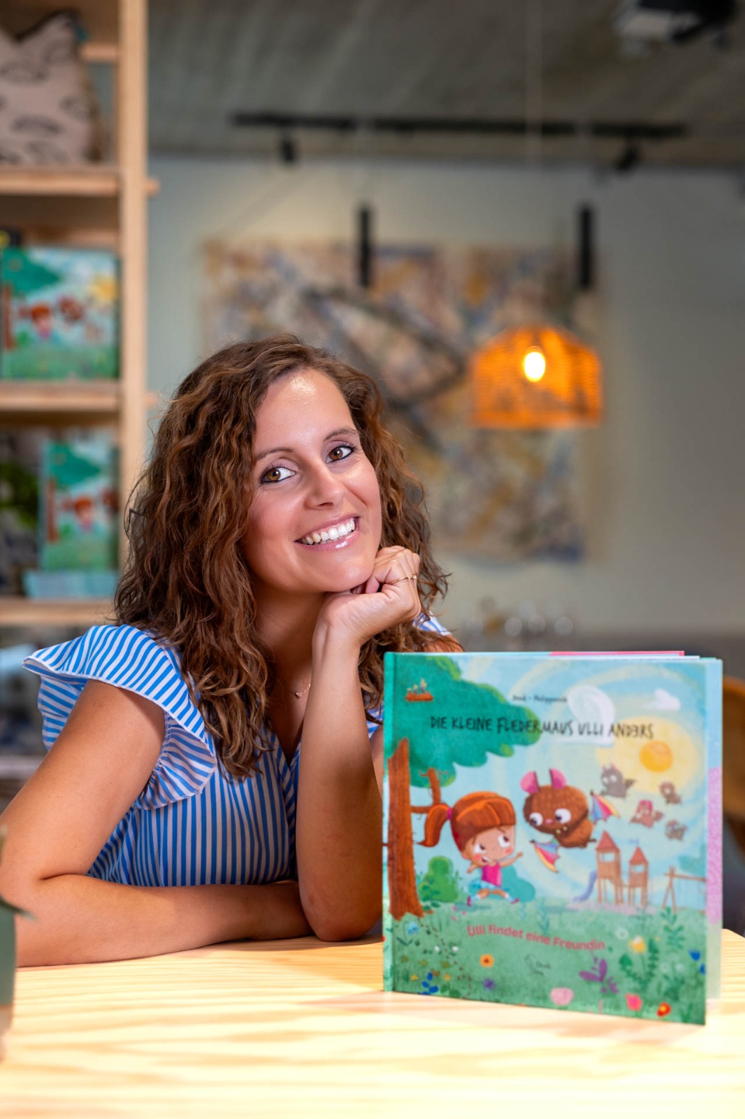 Denise Denk mit dem Buch Die kleine Fledermaus Ulli Anders
